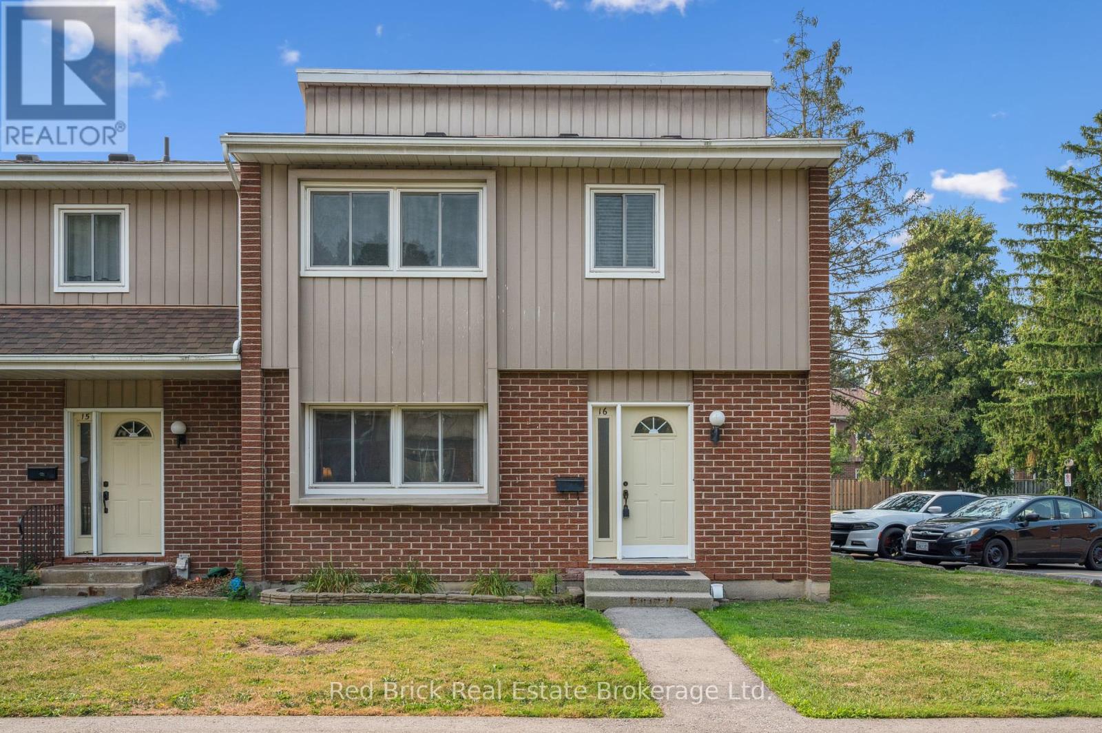 16 121 University Avenue E