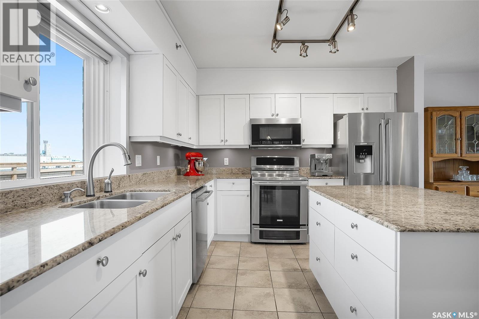 Penthouse B 537 4th Avenue N
