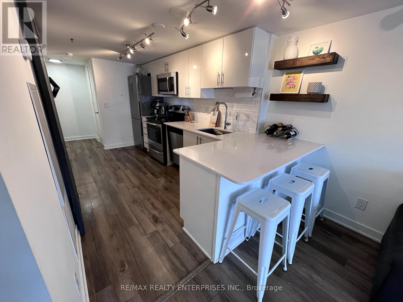 Th 1 11 Superior Avenue