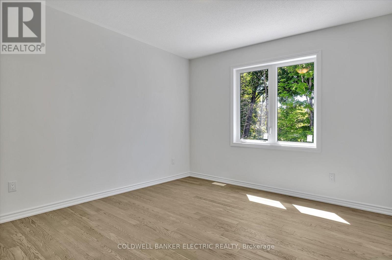 3 Hillcroft Way