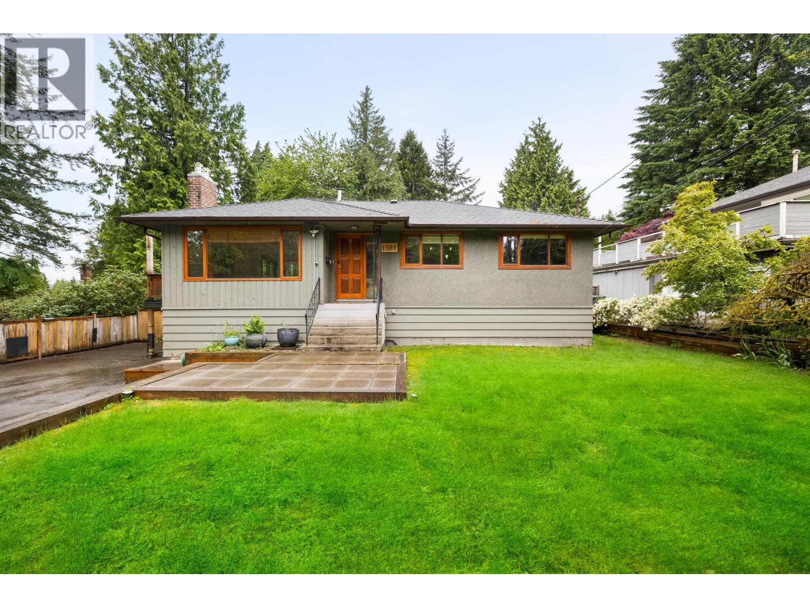 1561 Merlynn Crescent