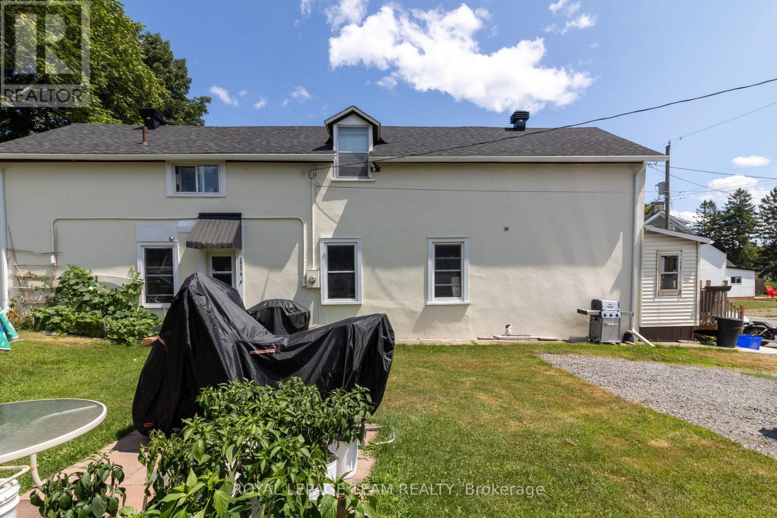 122 Dibble Street E