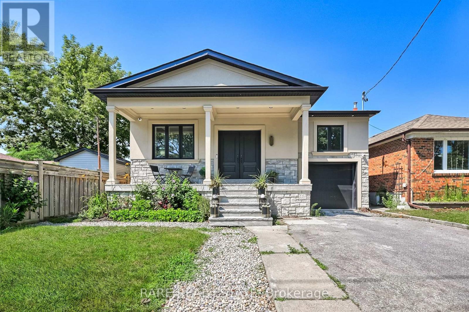 32 Bradfield Avenue W