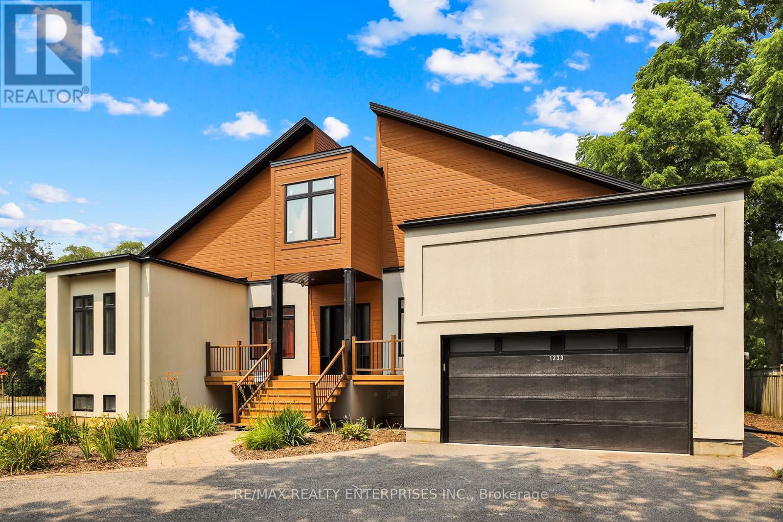 Main Floor 1233 Lorne Park Road