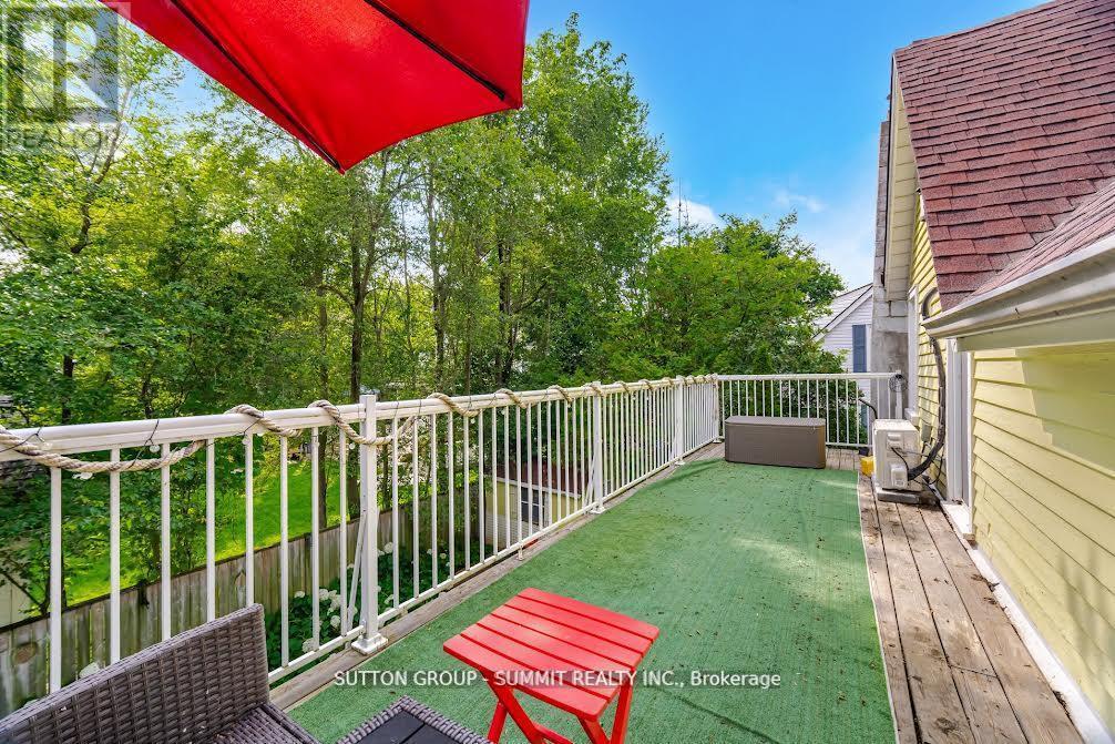 38 John Street S
