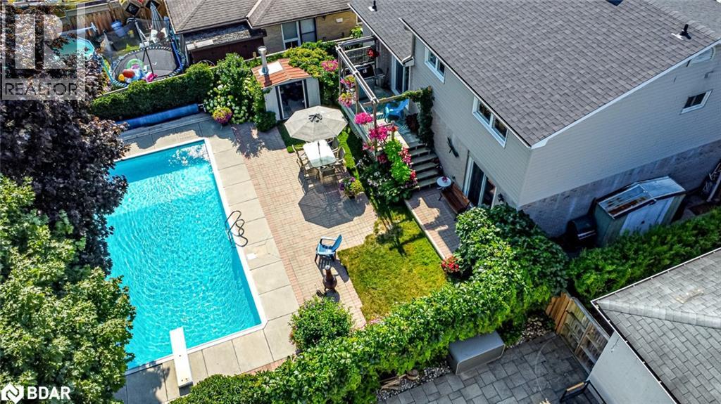 33 Porter Crescent