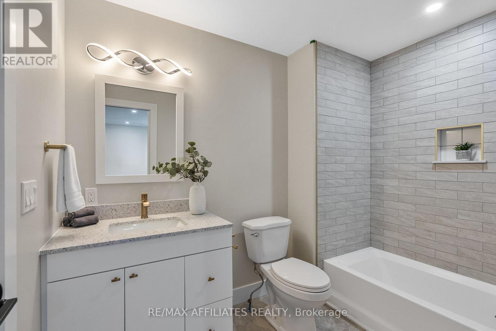 19 B Dundas Street