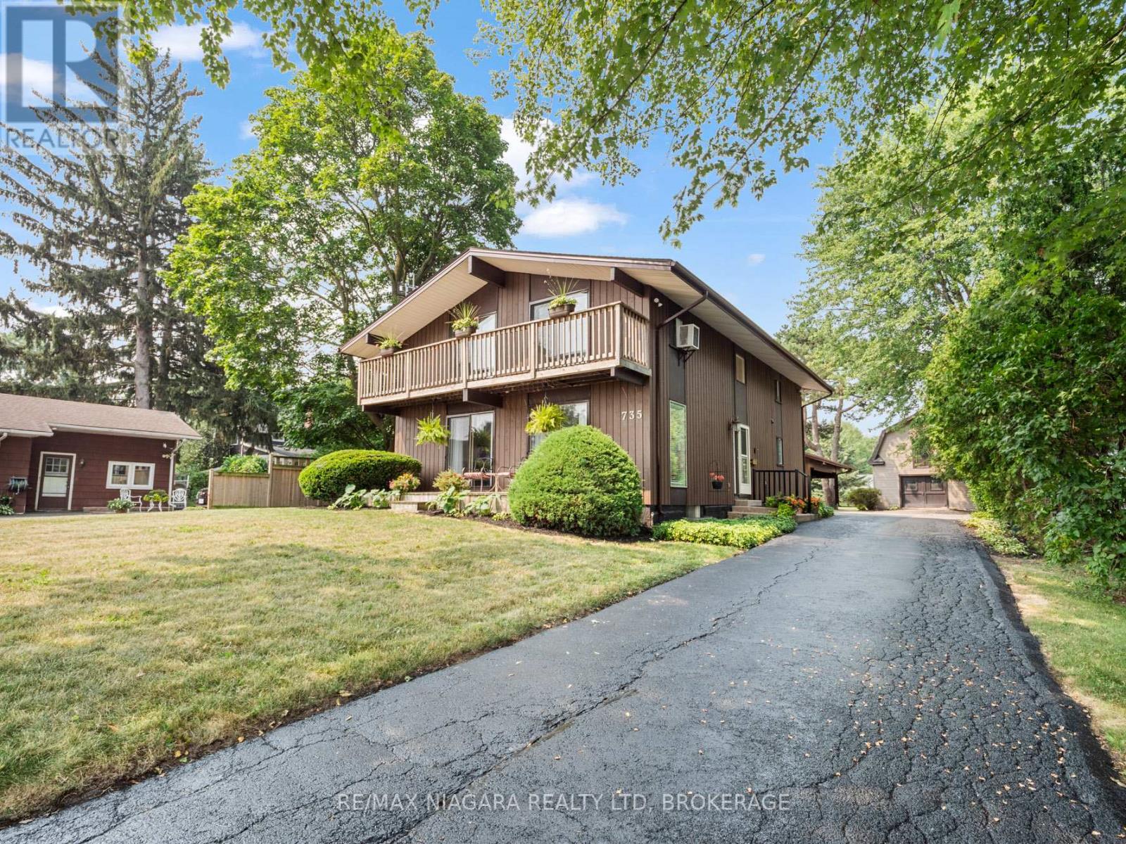 735 Niagara Boulevard