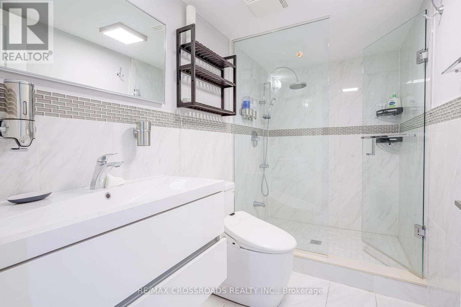 1 A Roblin Avenue