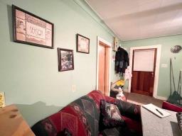 202 Oak Drive, Image 2