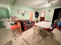 202 Oak Drive, Image 3