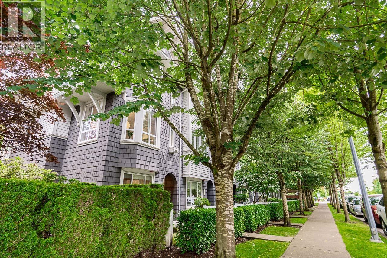 8 2418 Avon Place