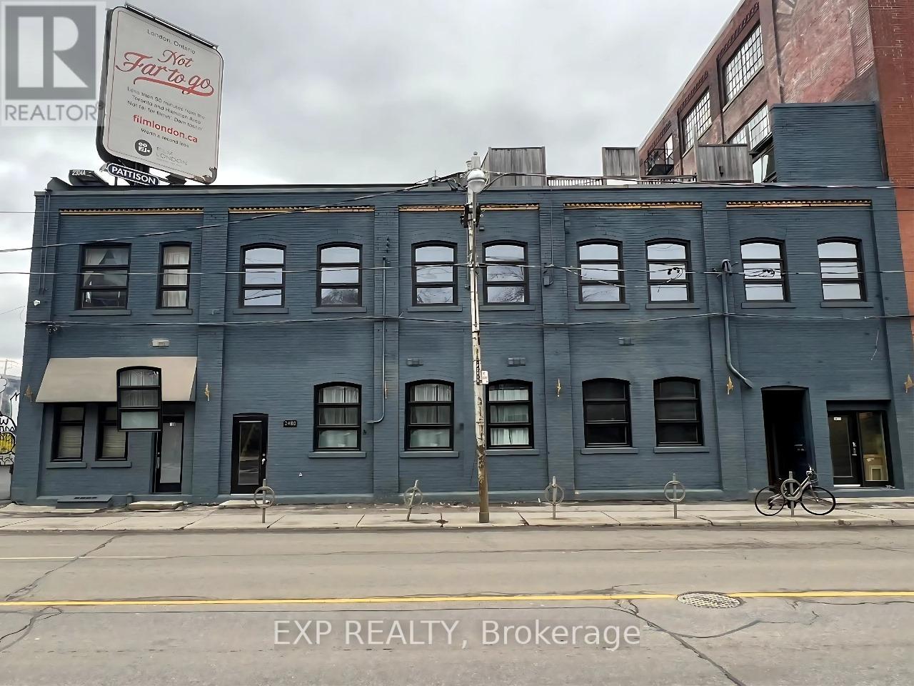 2480 Dundas Street W