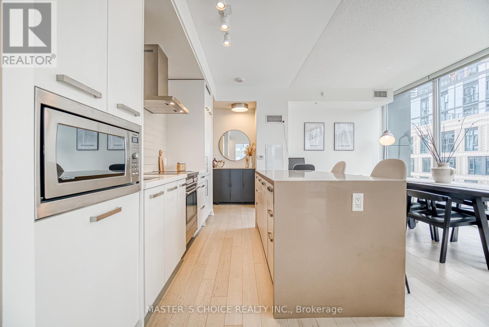 N 502 455 Front Street E