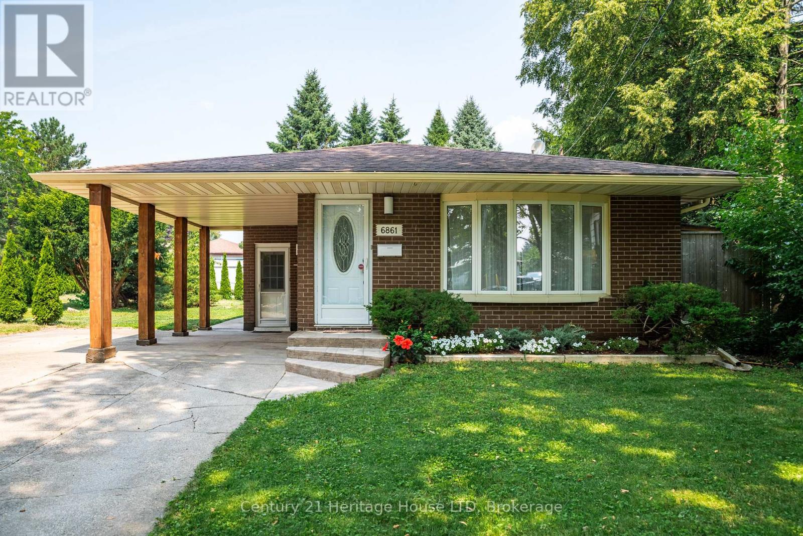 6861 Fairlawn Crescent