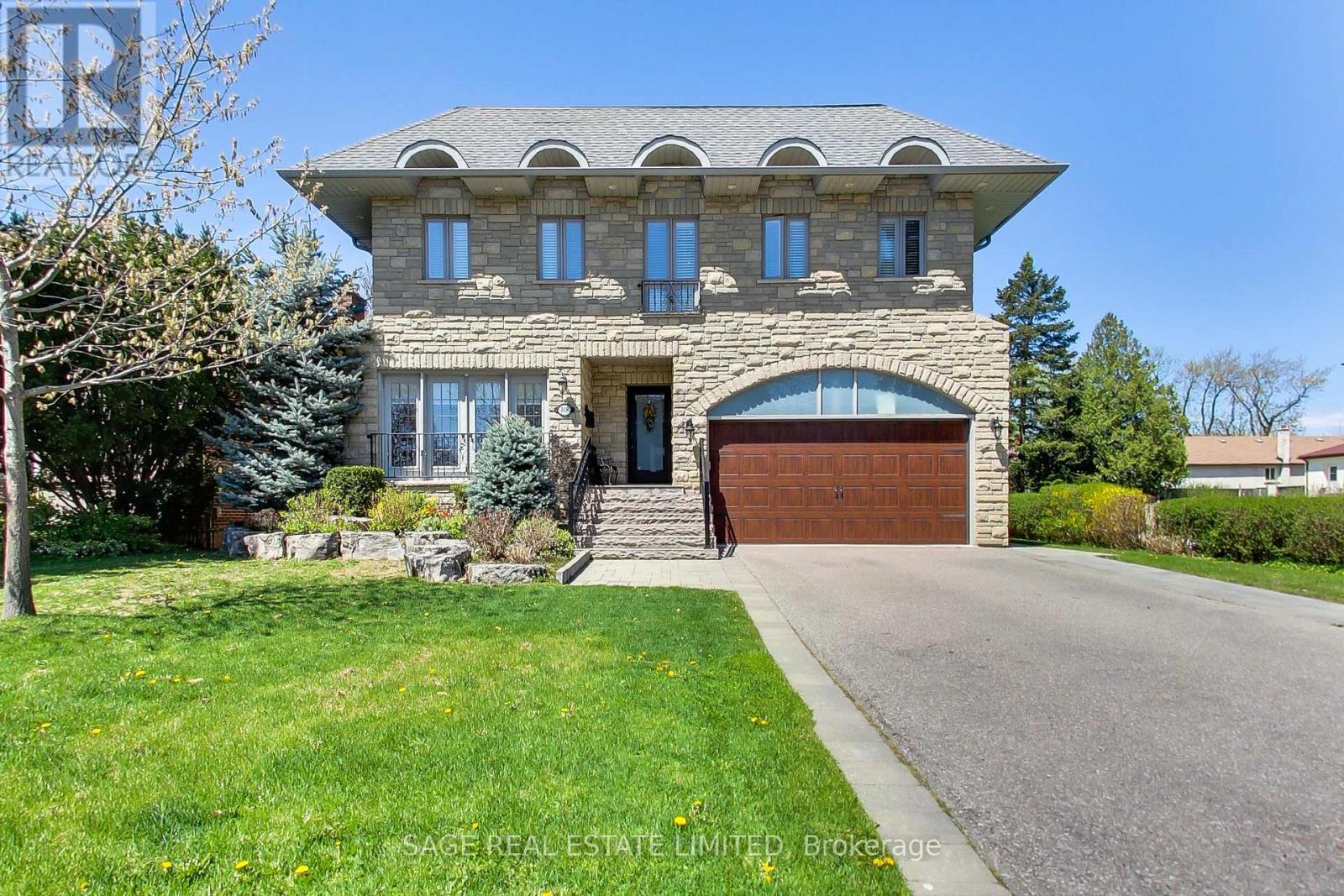 108 Madawaska Avenue