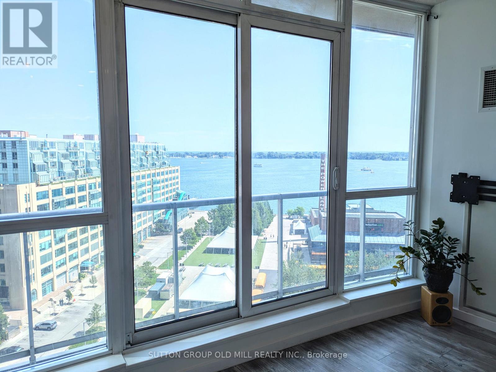 1405 218 Queens Quay W