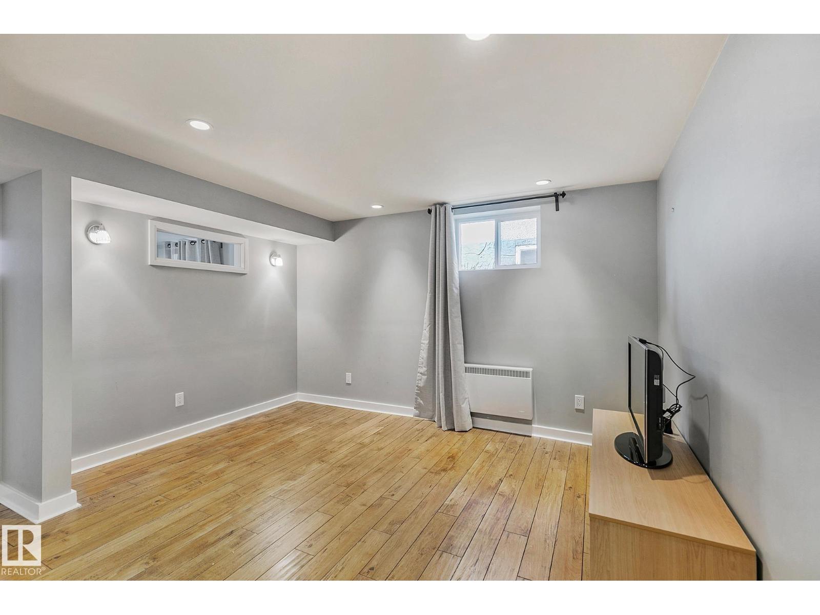 7531 76 Av Nw