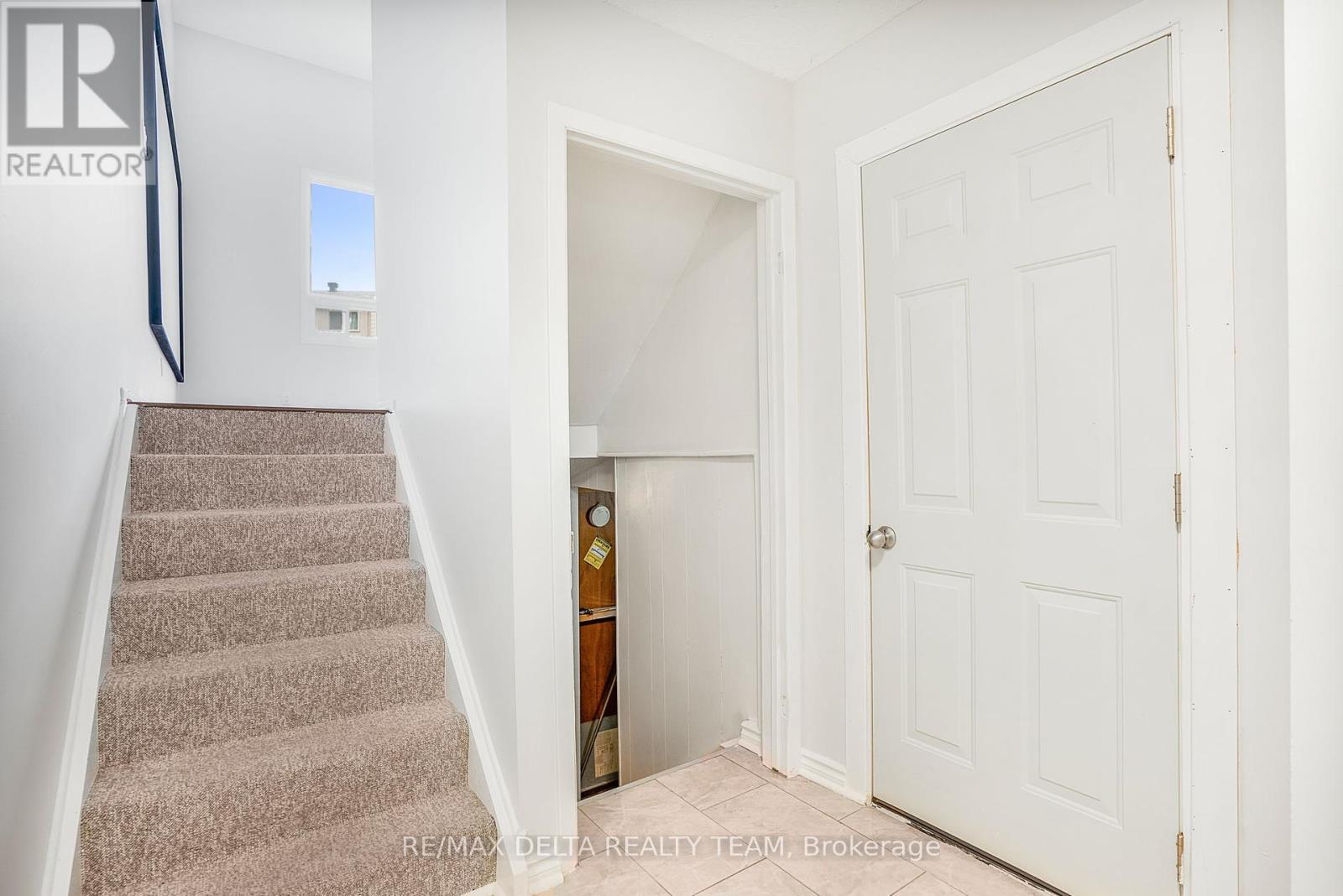 49 2115 Erinbrook Crescent