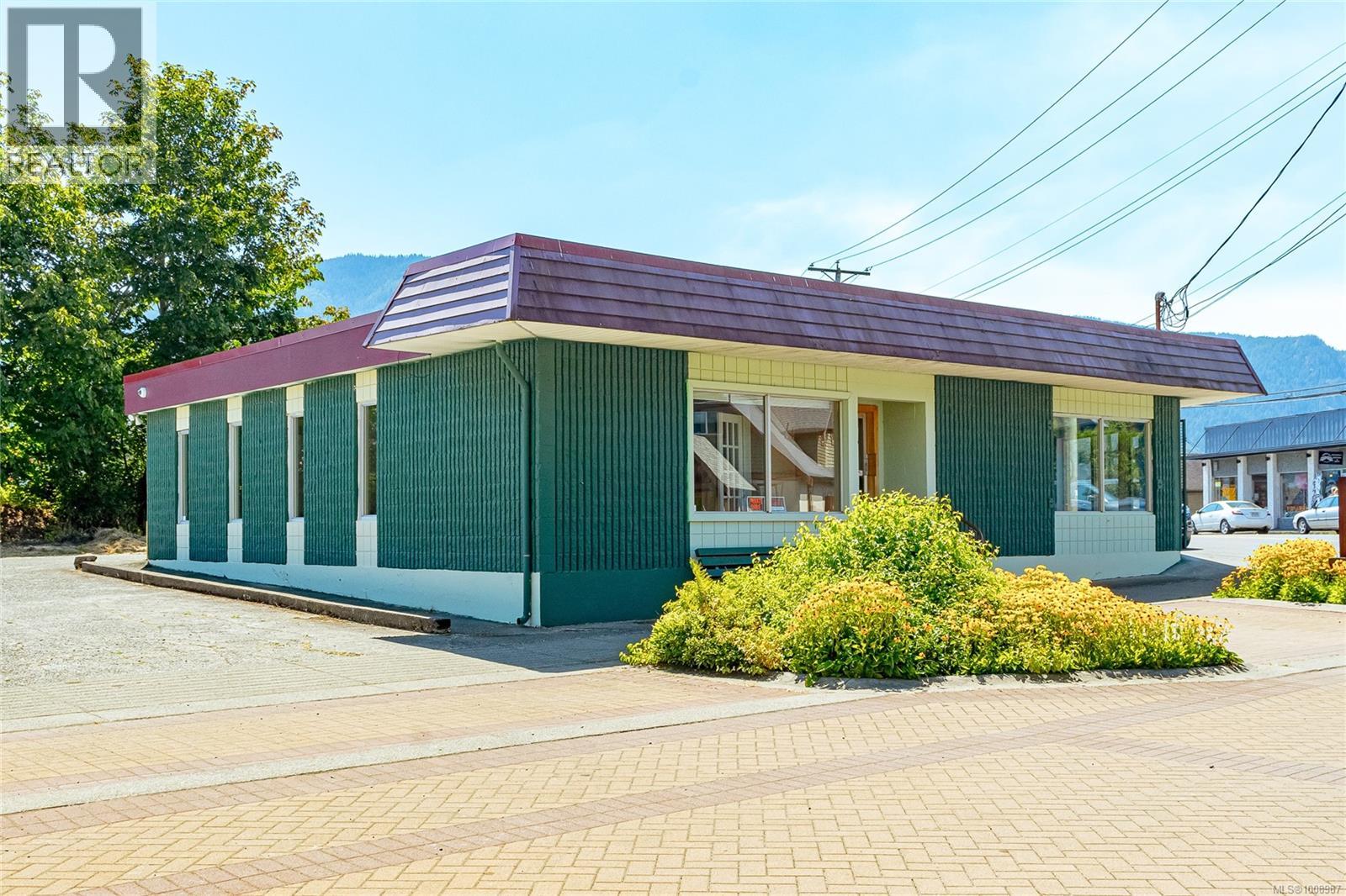 74 South Shore Rd