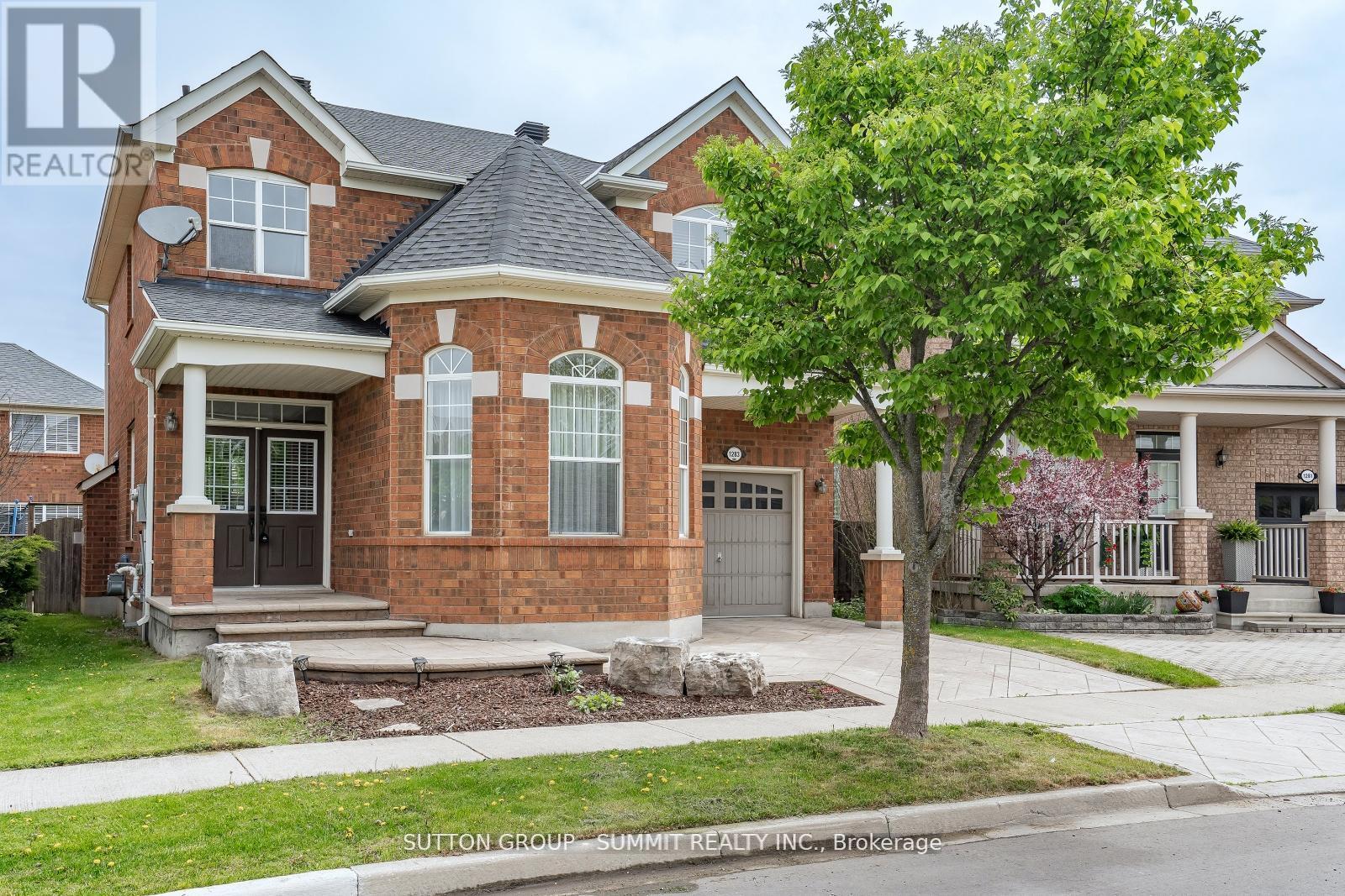 1283 Robson Crescent