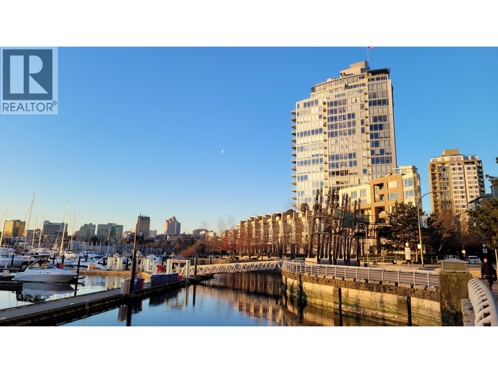 302 1228 Marinaside Crescent