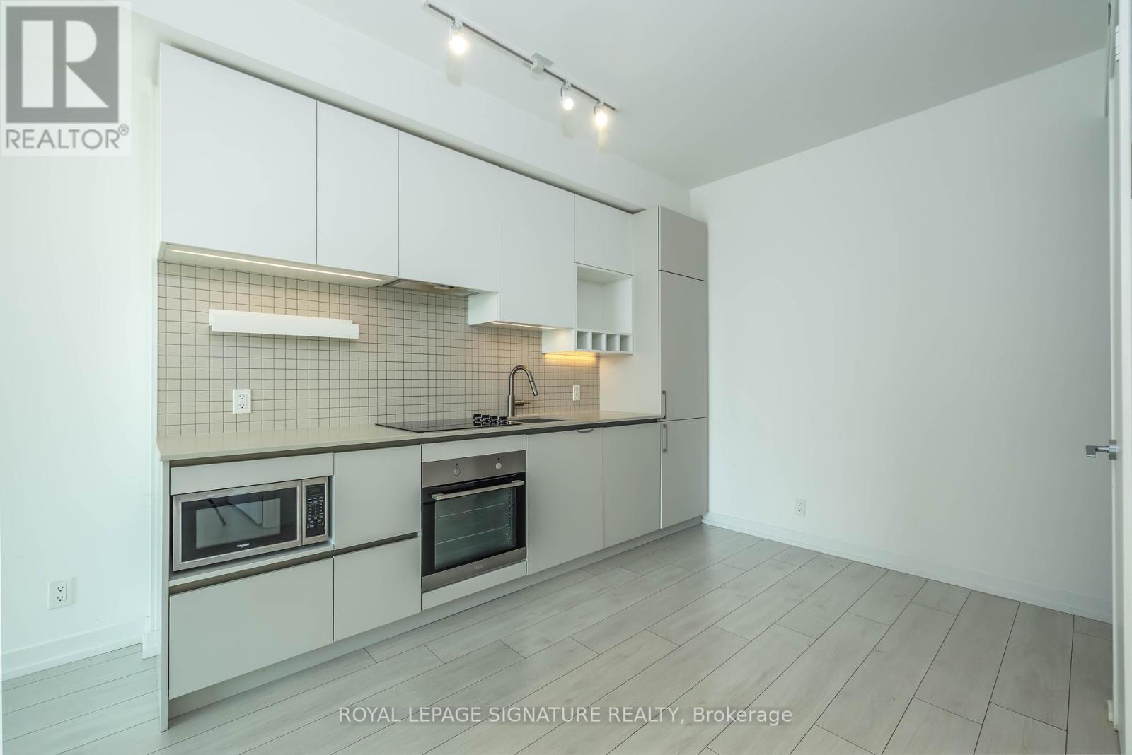 1810 950 Portage Parkway
