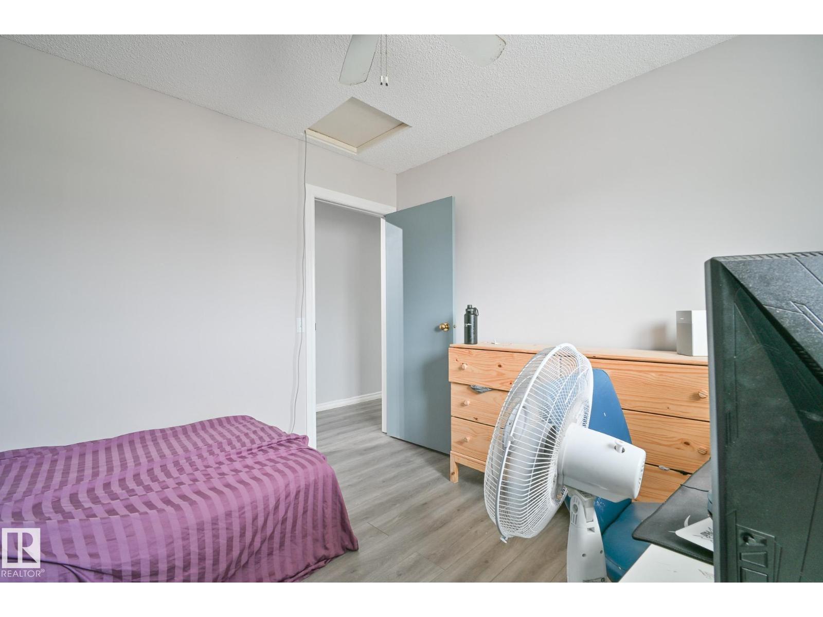 8304 157 Av Nw