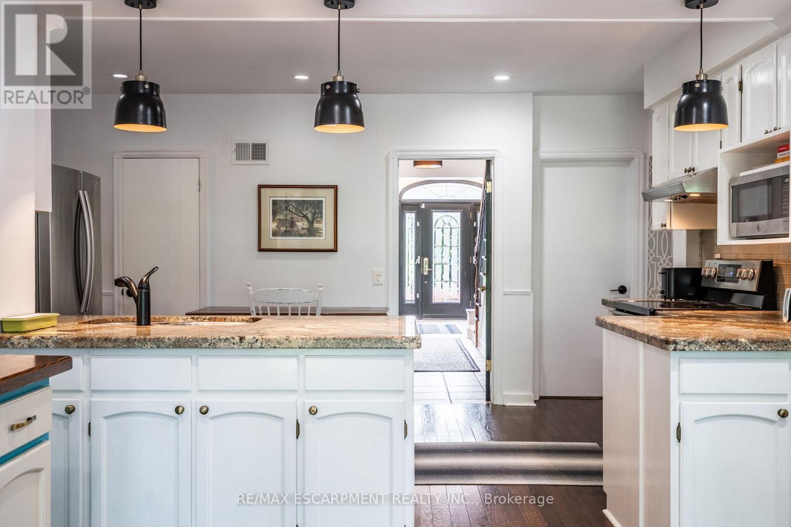60 Inverness Avenue W