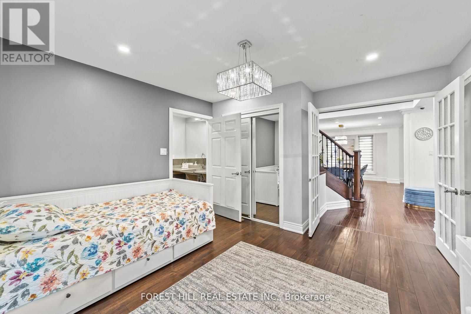 107 Old Surrey Lane