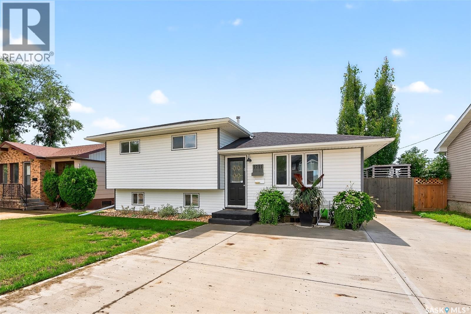 1211 Stadacona Street W