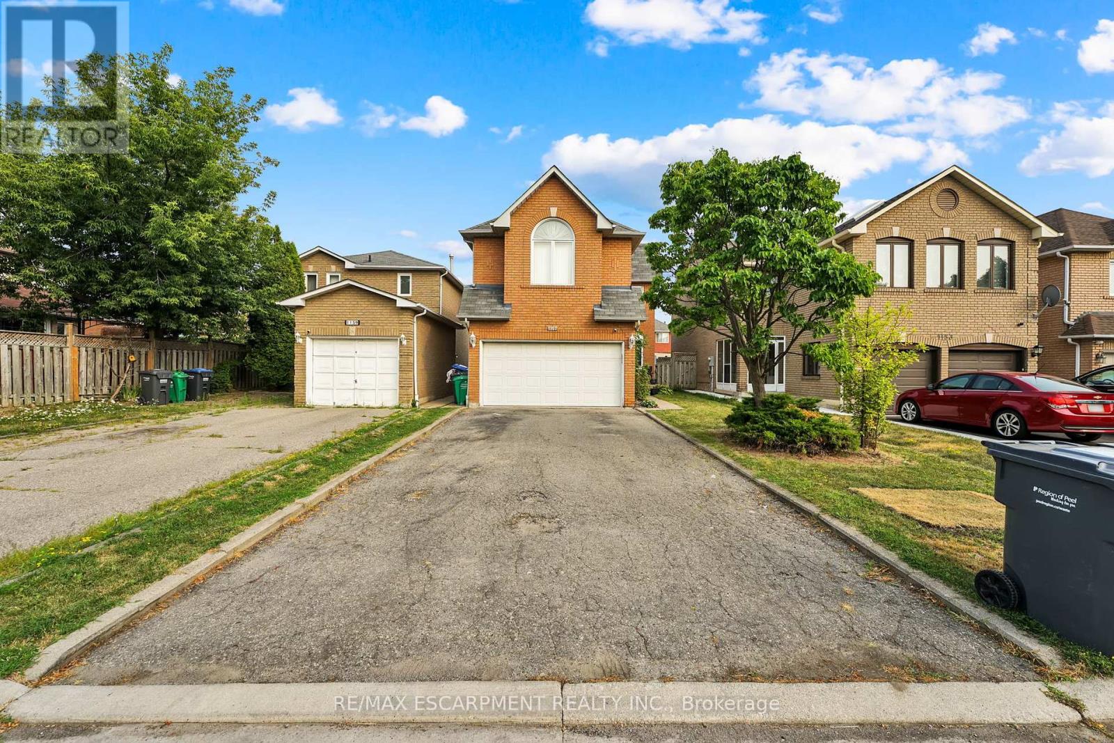 1157 Charminster Crescent