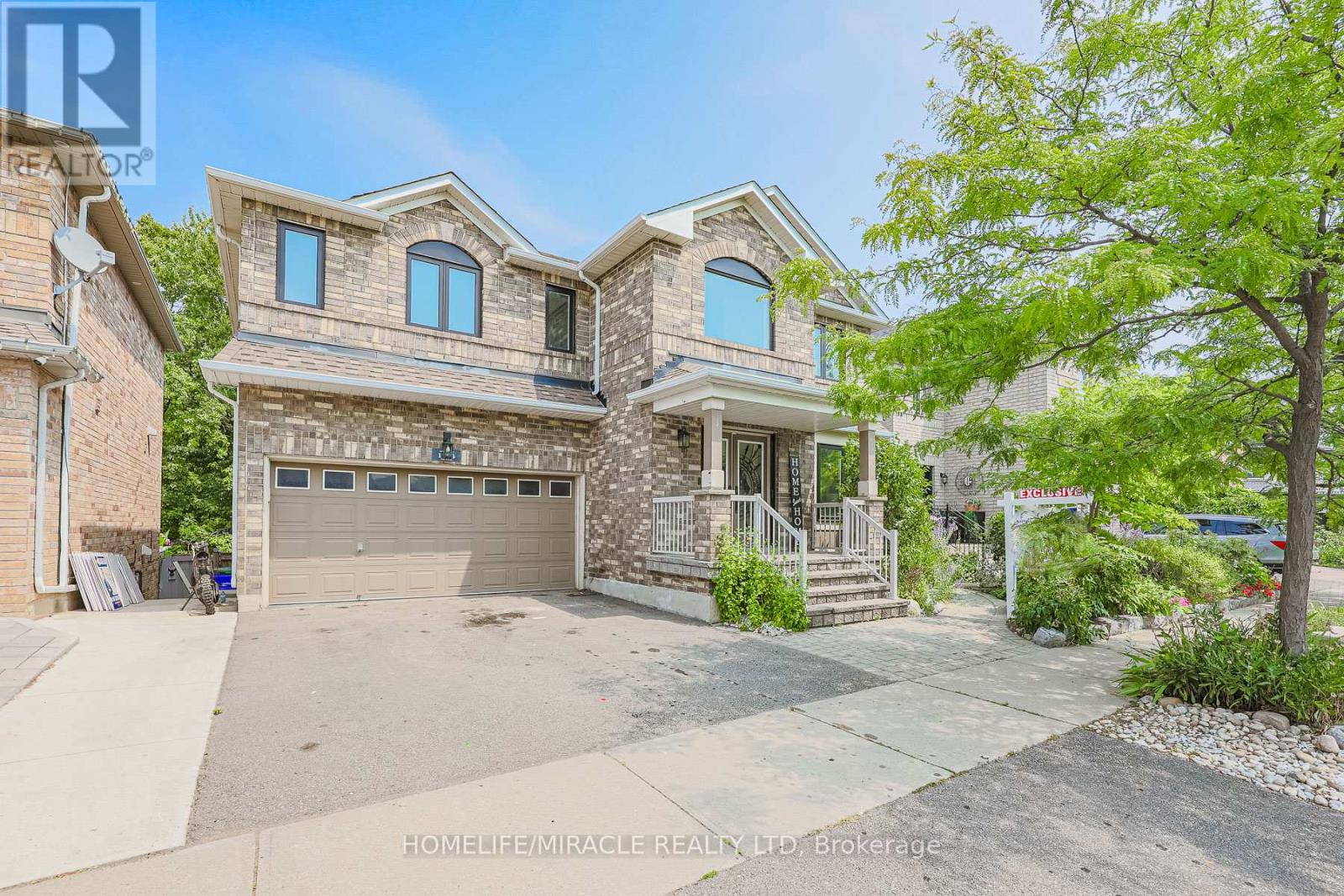 1204 Fox Crescent