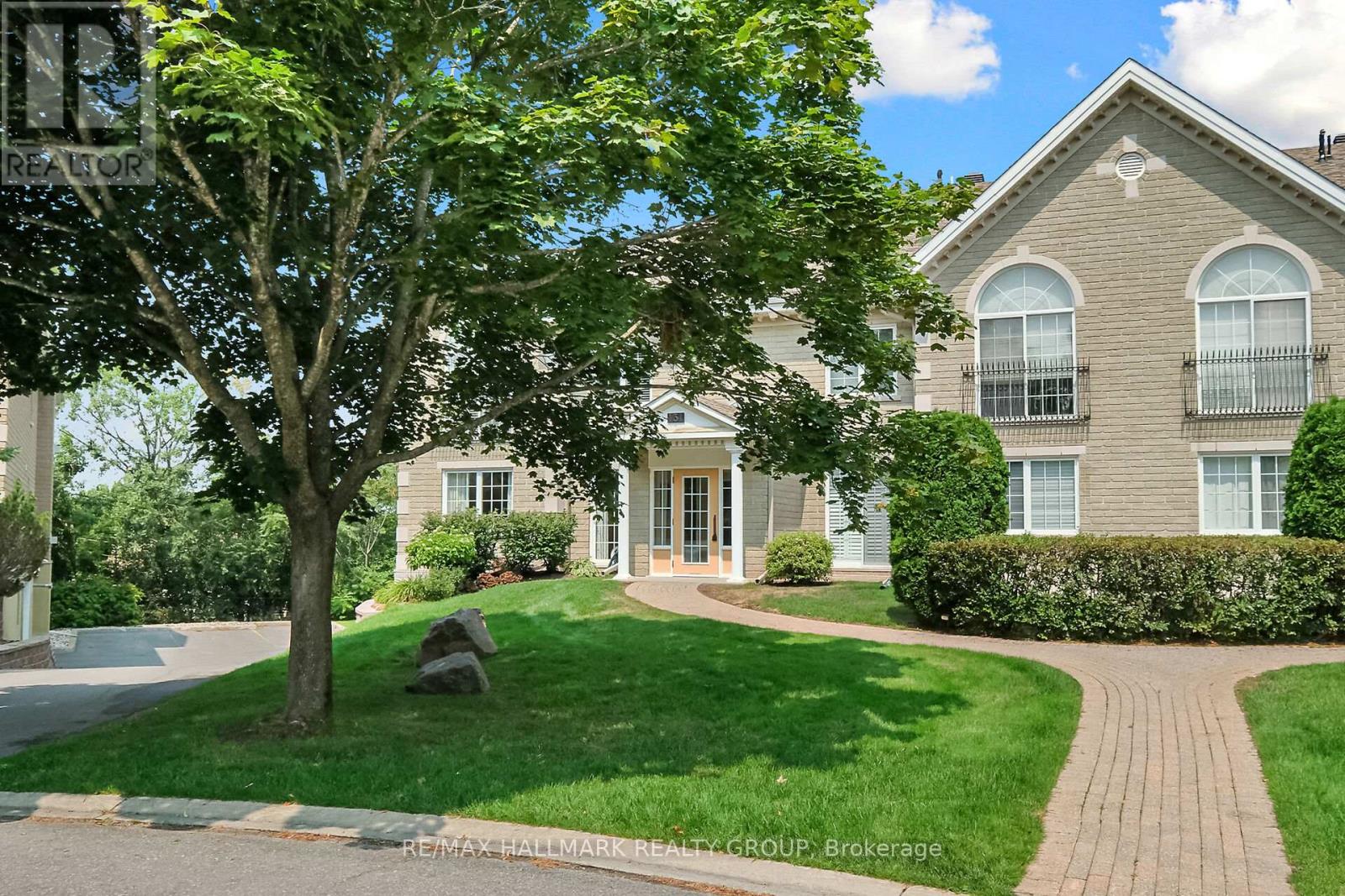 1 A 131 Robson Court