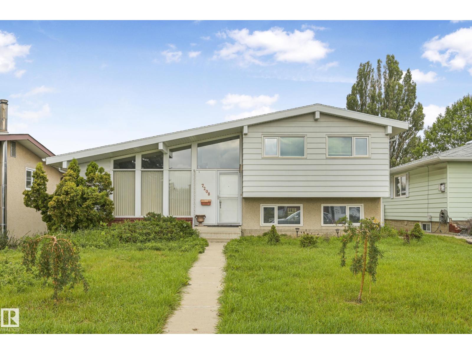 7208 139 Av Nw