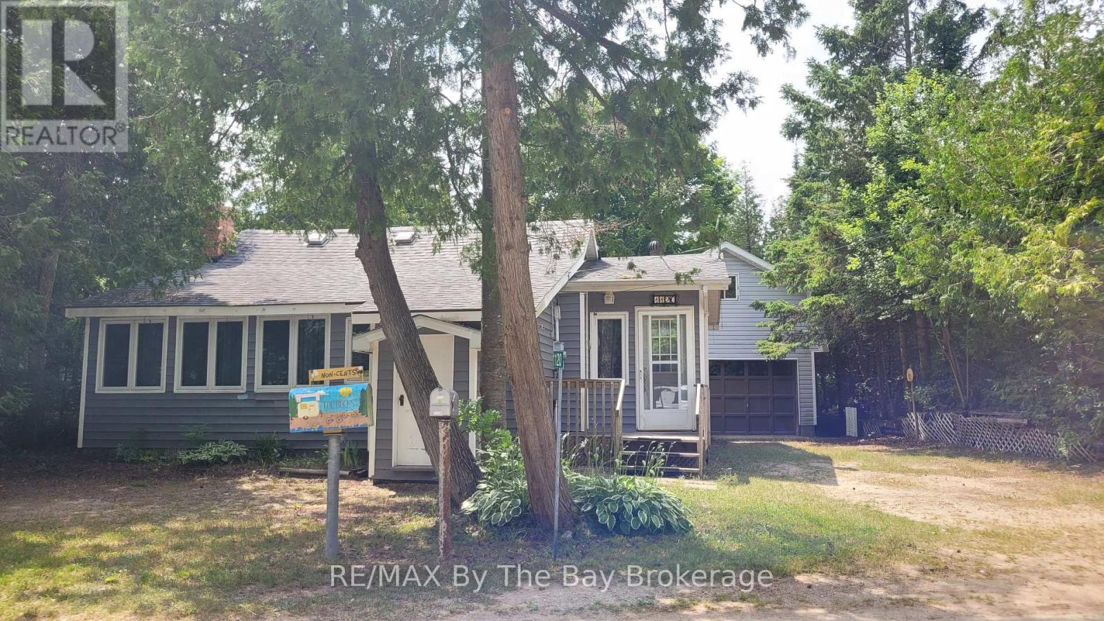 1120 King Edward Avenue