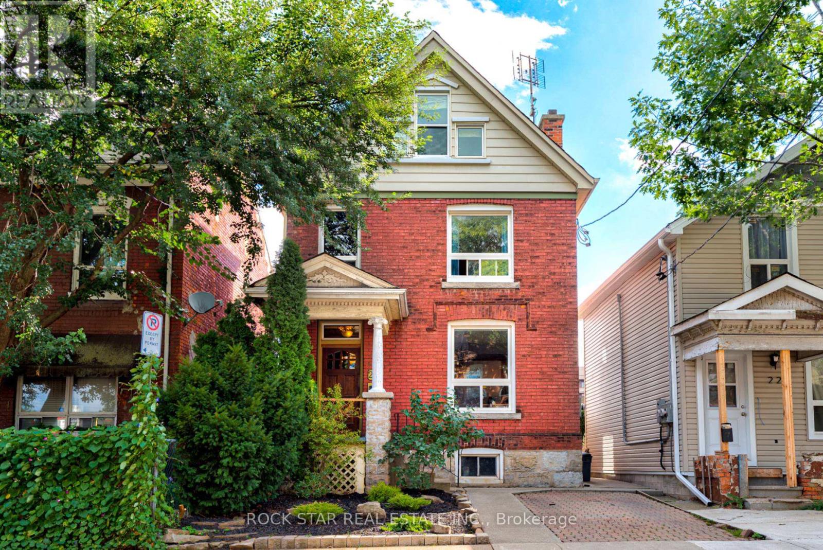 230 Mary Street