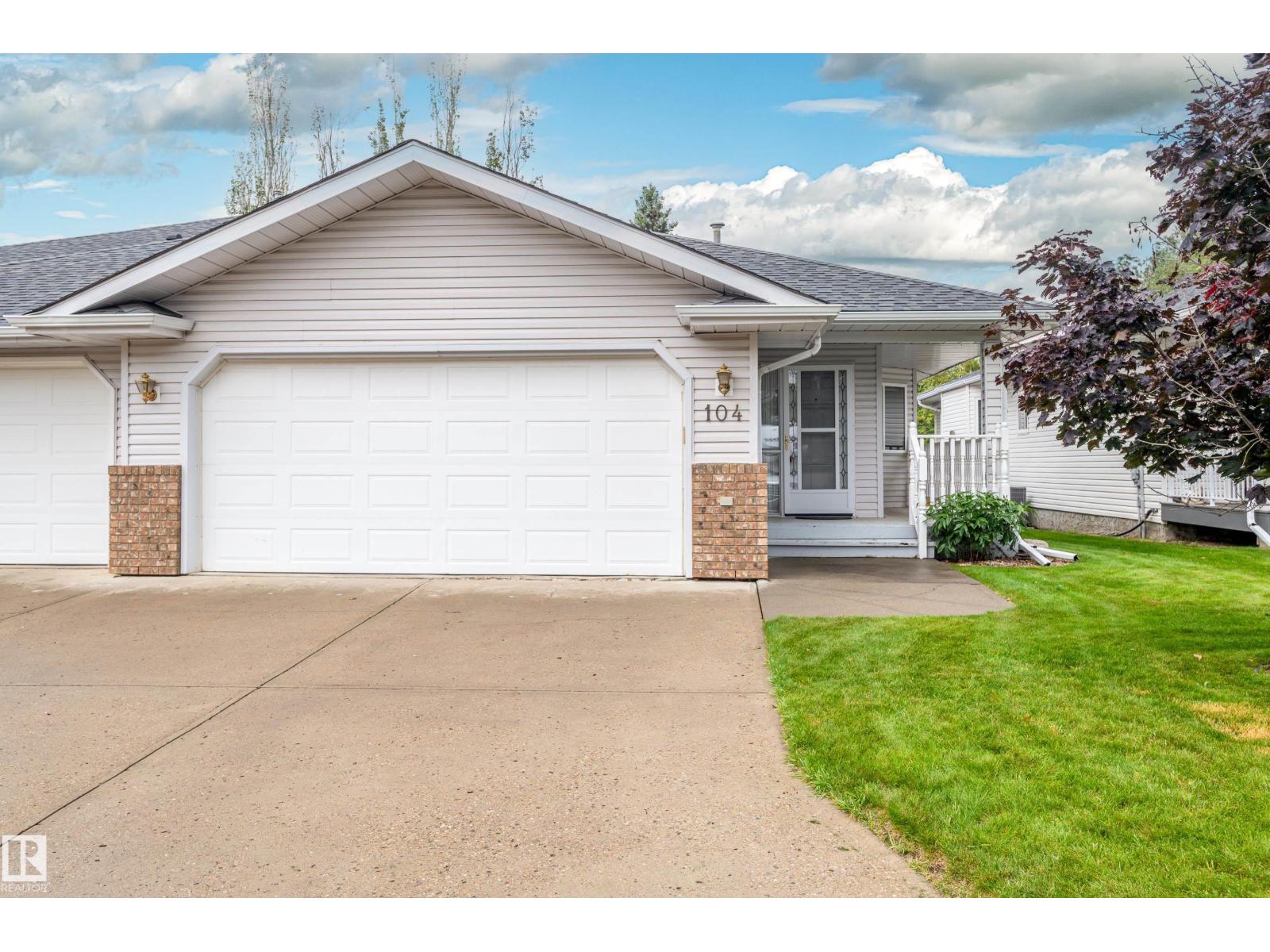 104 Lakeside Pl