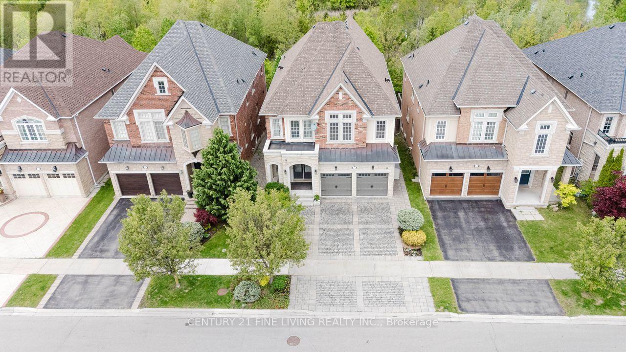 96 Wolf Creek Crescent