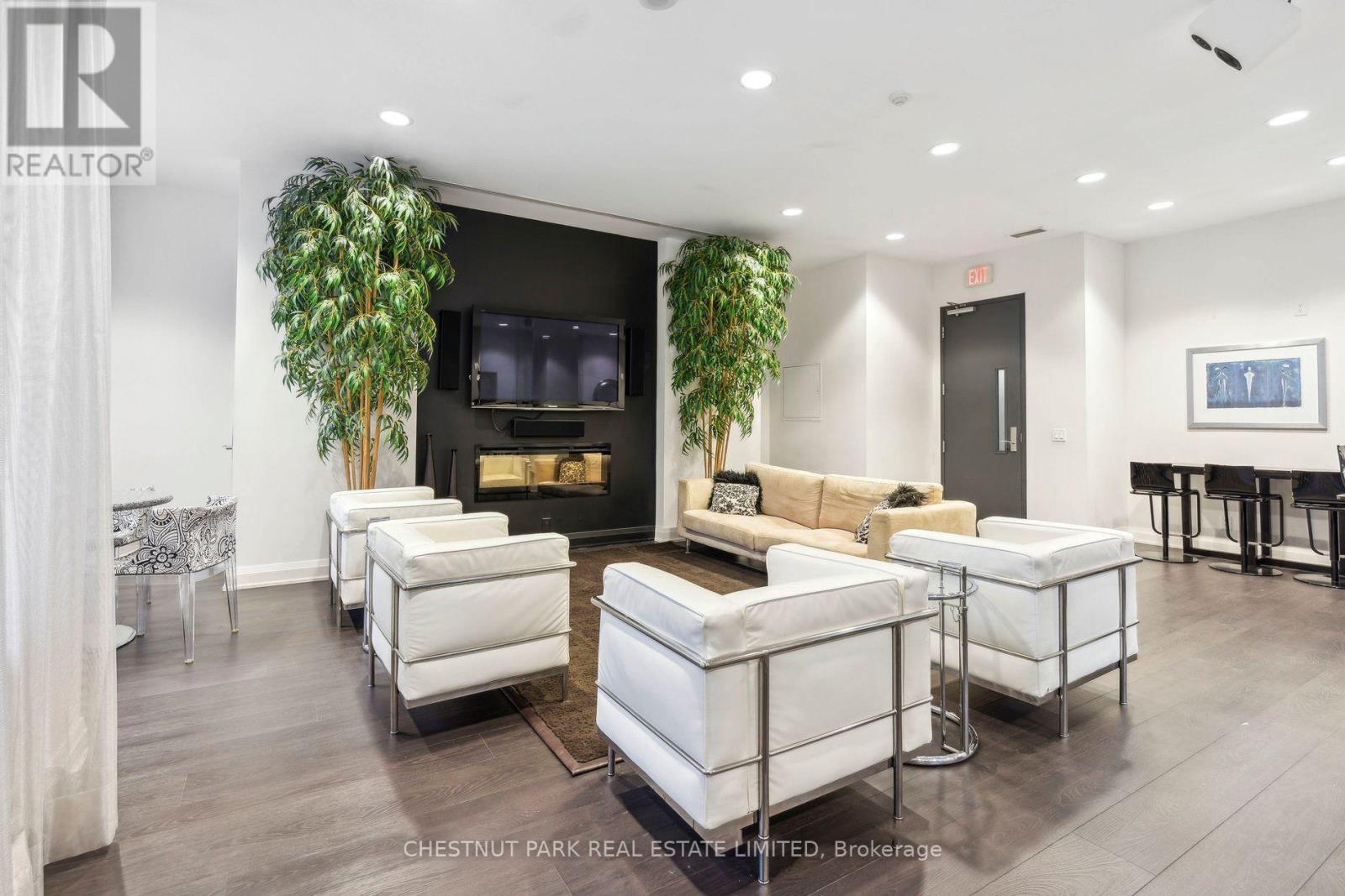 1204 21 Balmuto Street