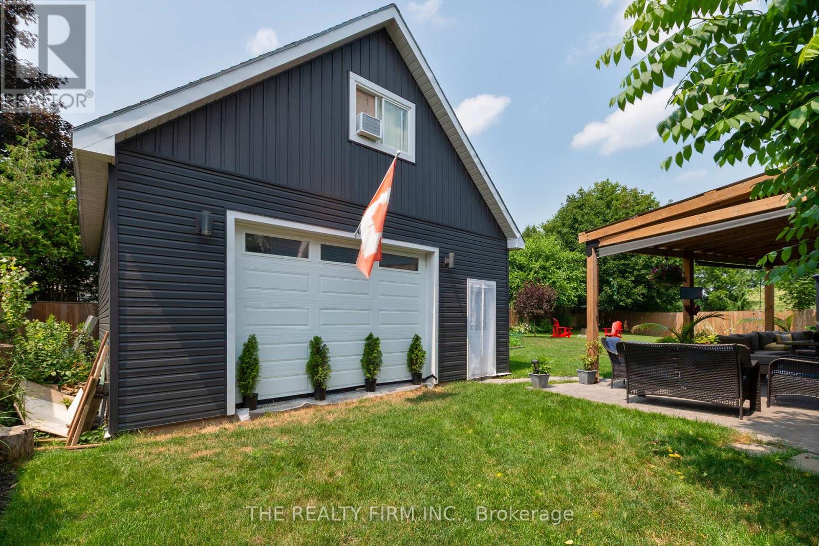6 Oakdale Place
