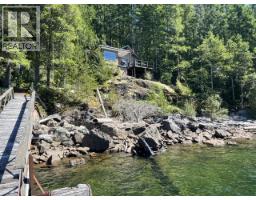 Dining room - 9302 Powell Lake, Remote Areas, BC  Photo 2