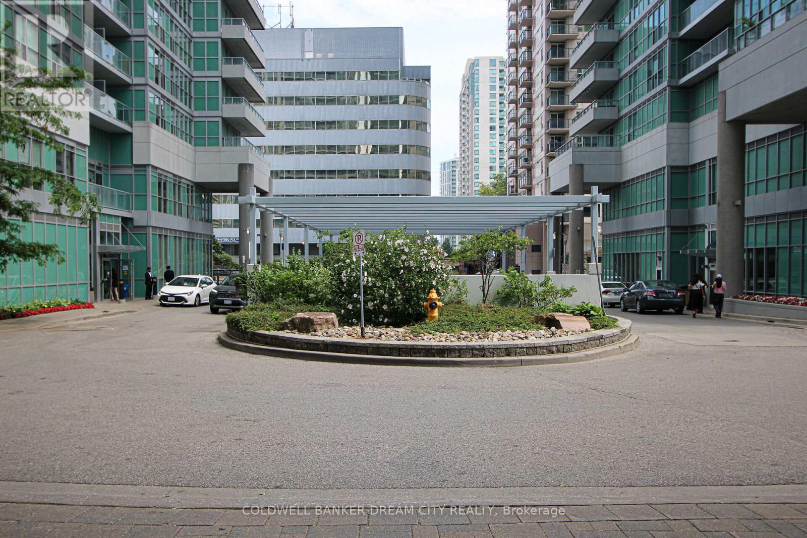 1106 60 Town Centre Court