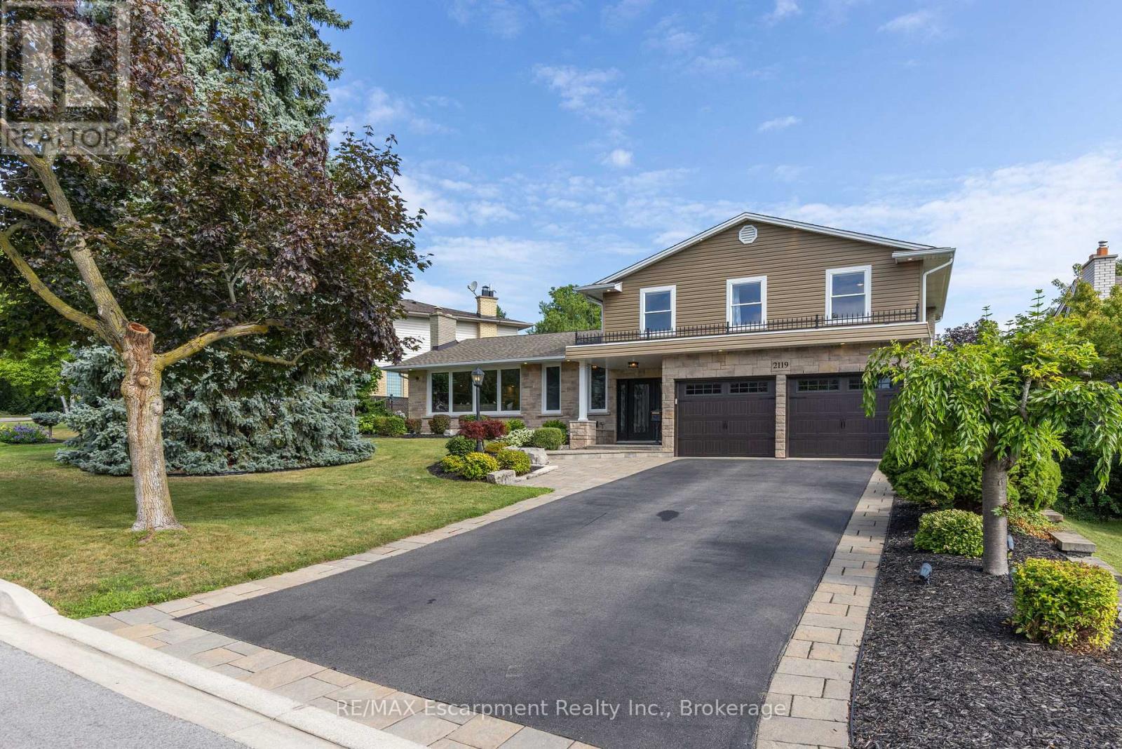 2119 Agincourt Crescent
