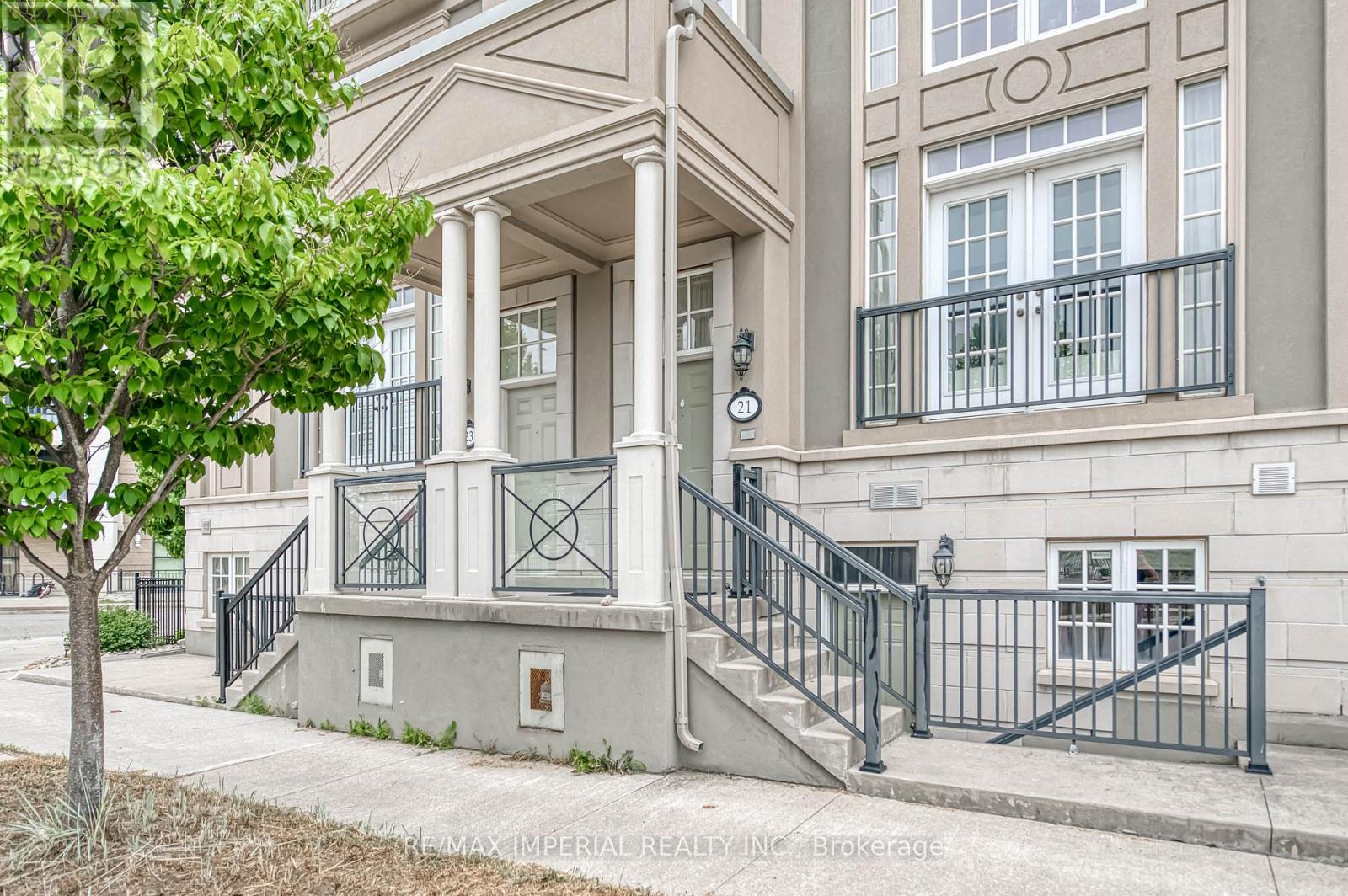 21 Mackenzies Stand Avenue