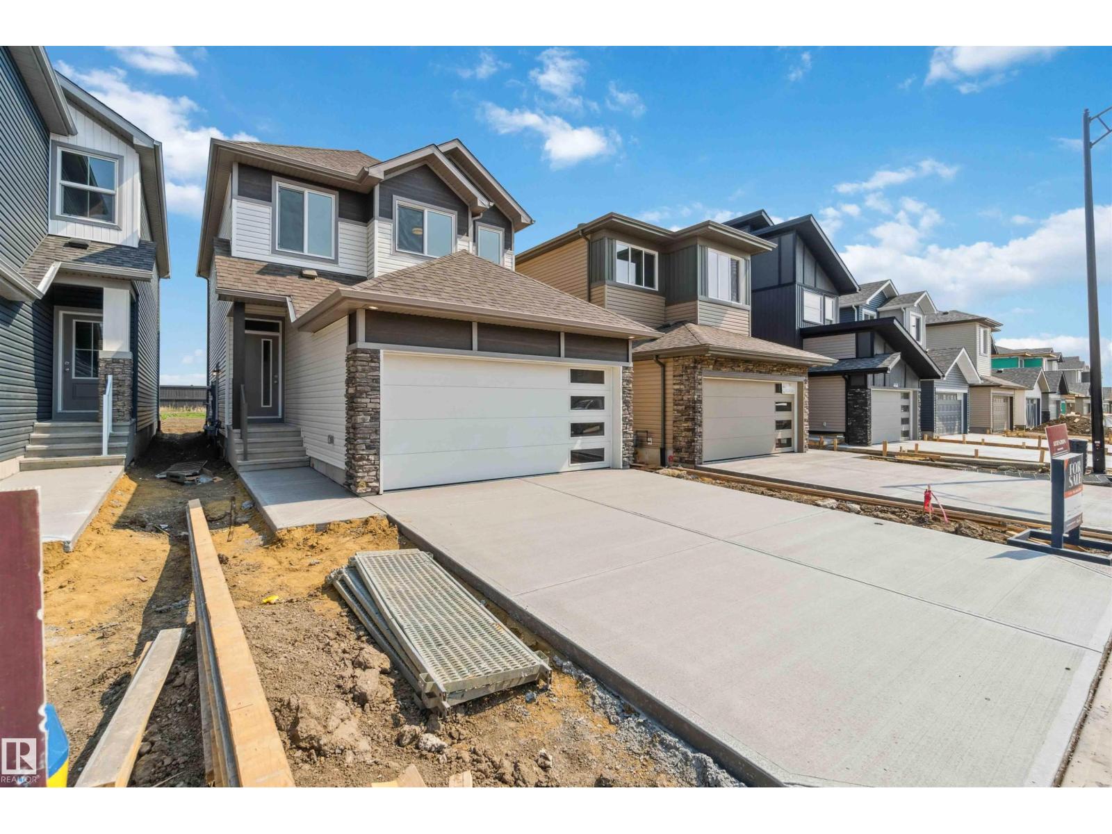 4672 177 Av Nw
