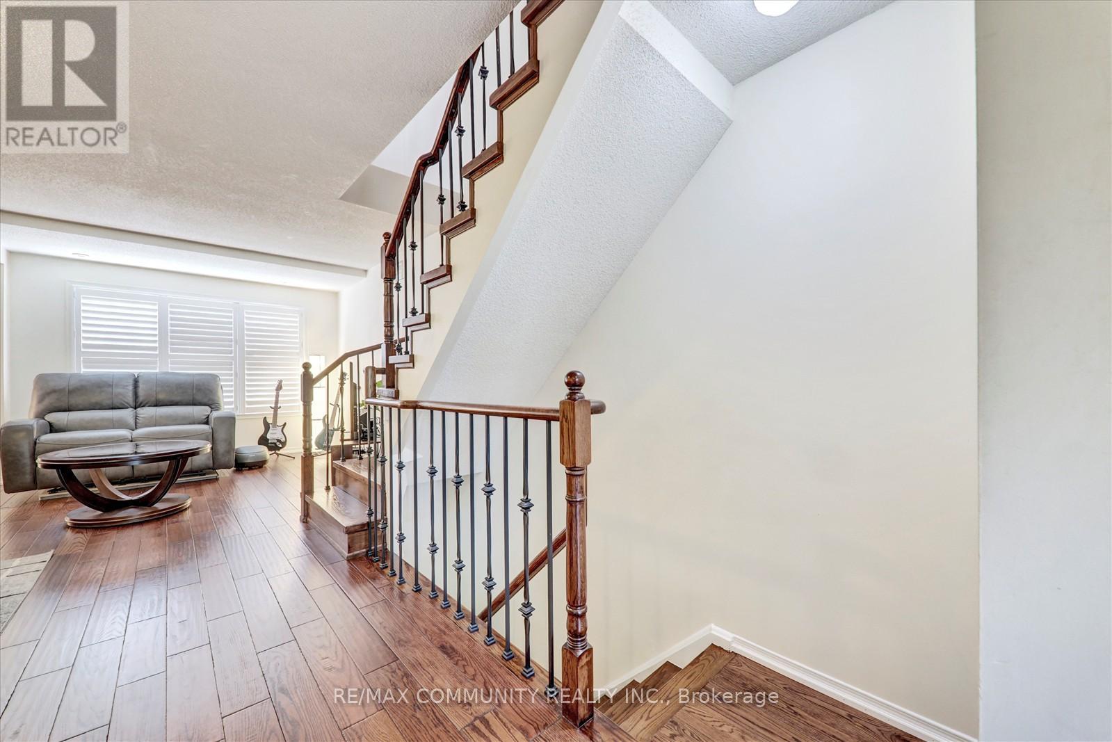 63 2758 Eglinton Avenue E