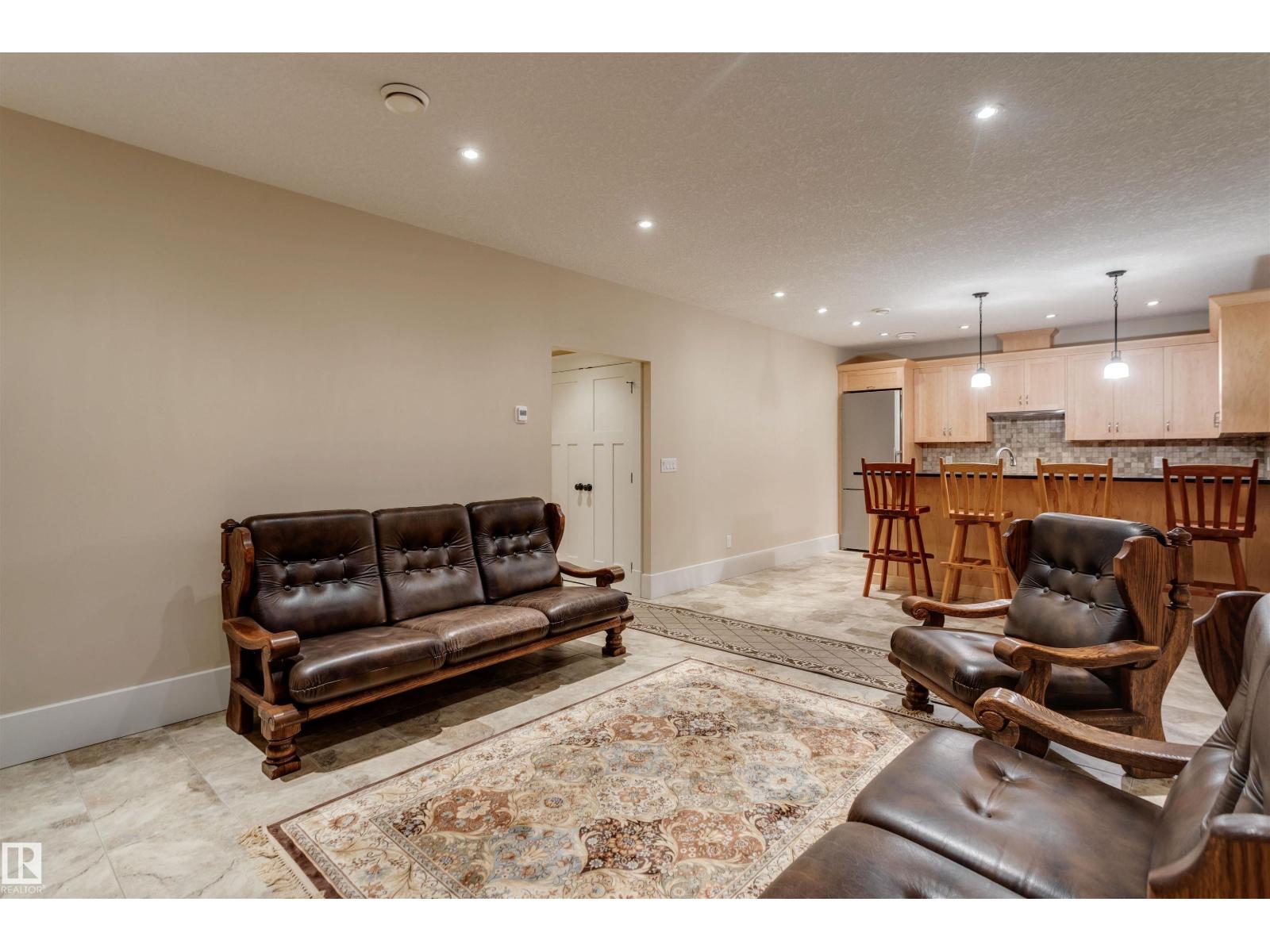 11026 80 Av Nw