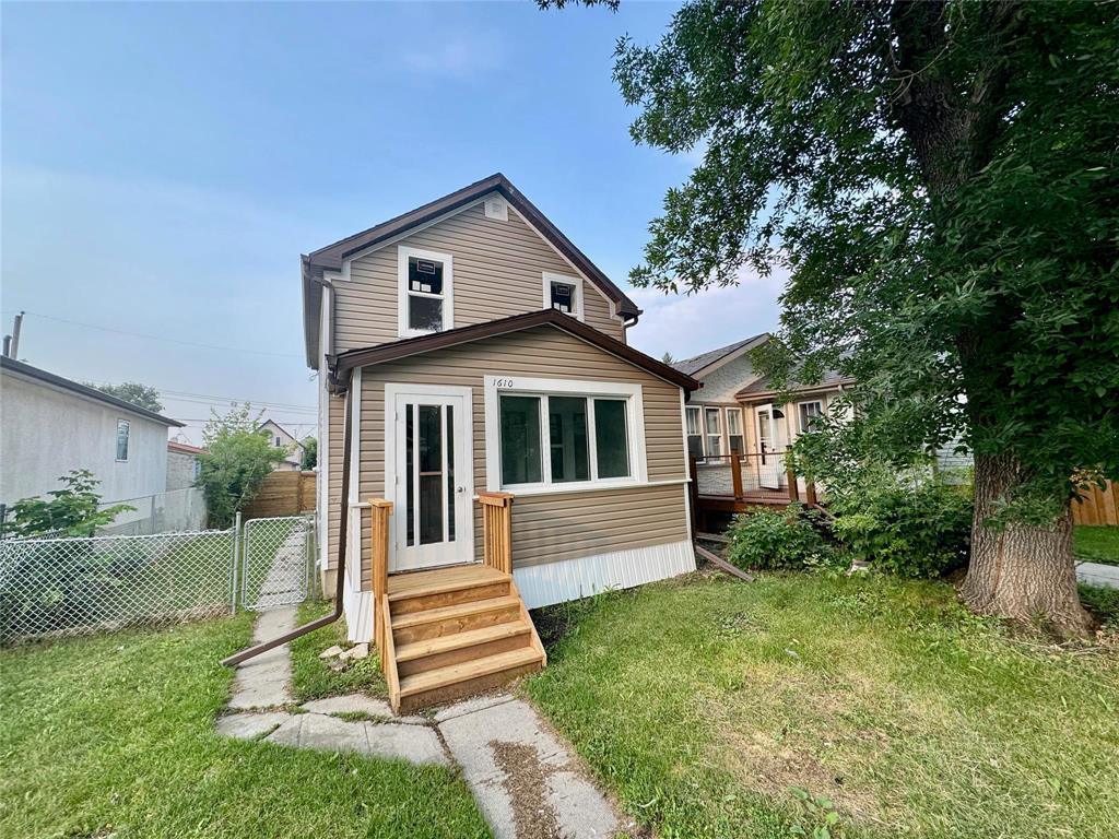 1610 Elgin Avenue W