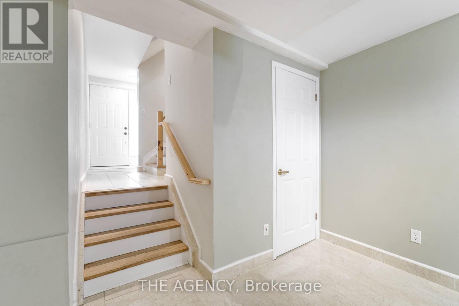 21 90 Castlebury Crescent